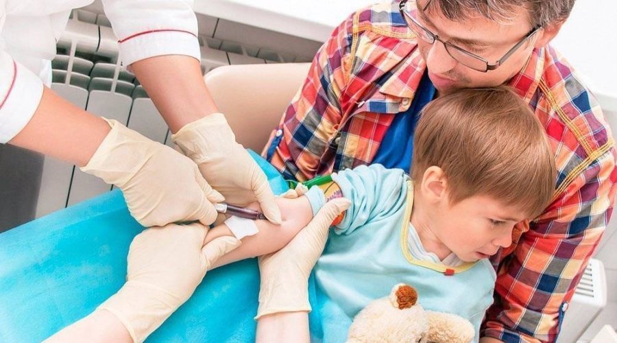 Как берут кровь из вены у детей: 10 практических советов для родителей