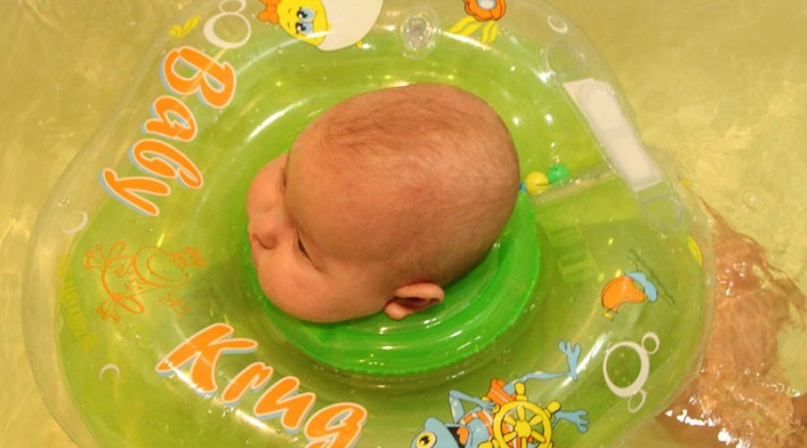 Круг на шею для купания новорожденного — как правильно выбрать