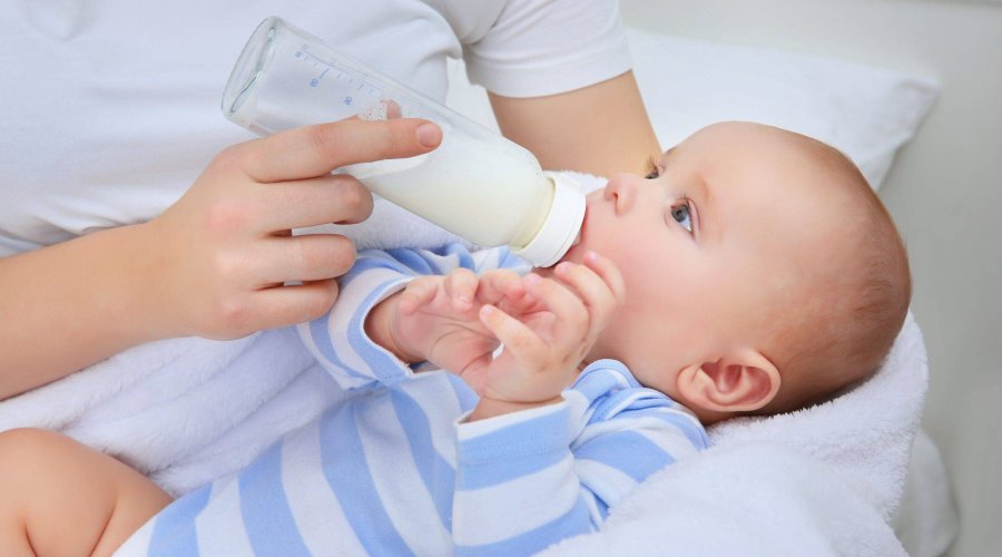 Правильное питание новорожденного из бутылочки: советы и рекомендации